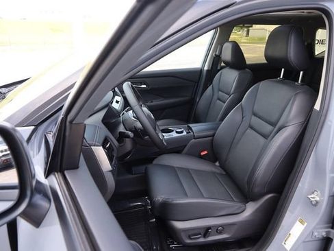 Certified 2025 Nissan Rogue SL w/ SL Premium Package AWD/4WD image 10