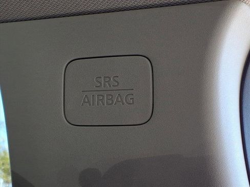 Used 2025 Nissan Rogue S image 24