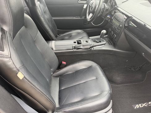 Used 2006 MAZDA MX-5 Miata Grand Touring RWD image 11