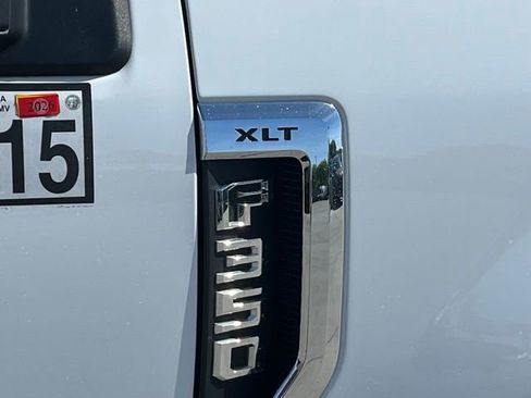 Used 2022 Ford F350 XLT w/ XLT Premium Package image 9