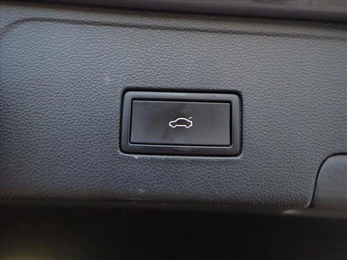 Used 2022 Volkswagen Atlas Cross Sport SEL Premium R-Line image 9