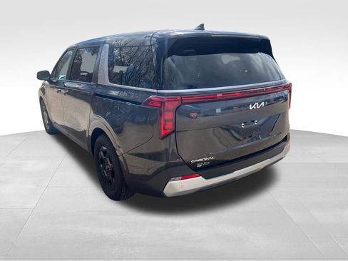 Used 2025 Kia Carnival image 7