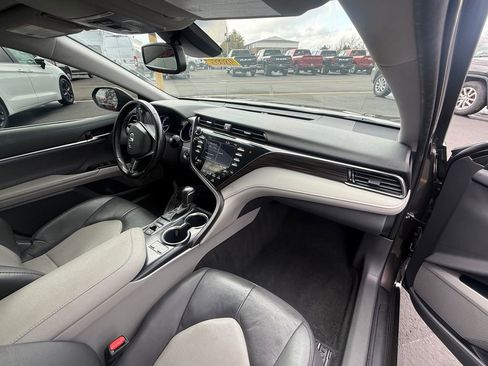 Used 2020 Toyota Camry XLE image 13