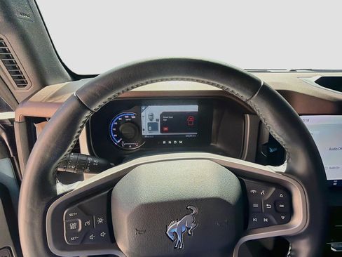 Used 2023 Ford Bronco Outer Banks w/ Sasquatch Package AWD/4WD image 11