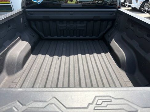 Used 2024 GMC Canyon AT4 w/ AT4 Premium Package AWD/4WD image 4