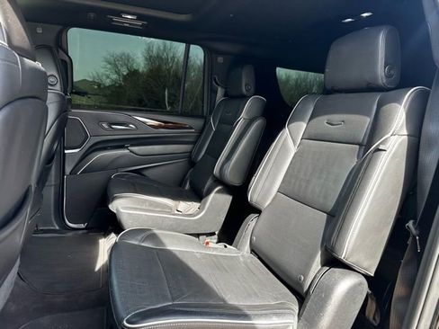 Used 2023 Cadillac Escalade ESV Premium Luxury image 10