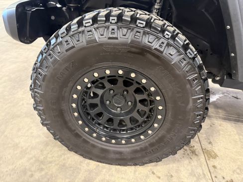 Used 2021 Jeep Gladiator Sport image 40