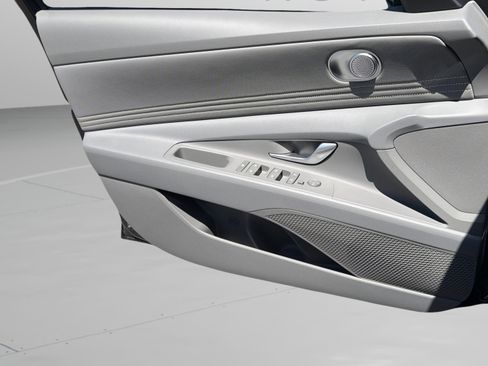 New 2026 Hyundai Elantra SEL Sport FWD image 10