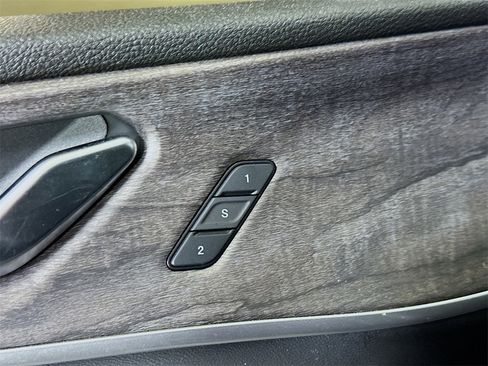 Used 2025 Jeep Grand Cherokee L Limited w/ Black Appearance Package image 22