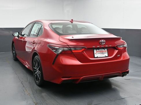 Used 2022 Toyota Camry SE image 6