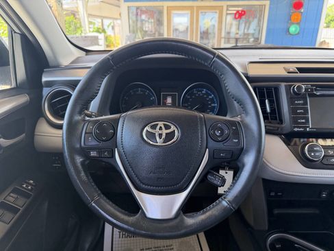Used 2017 Toyota RAV4 XLE FWD image 19