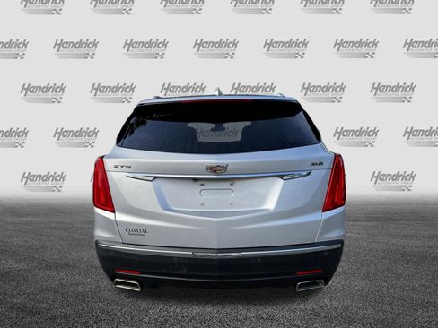 Used 2017 Cadillac XT5 Luxury w/ Driver Awareness Package FWD image 8