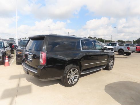 Used 2017 GMC Yukon XL Denali w/ Open Road Package AWD/4WD image 11
