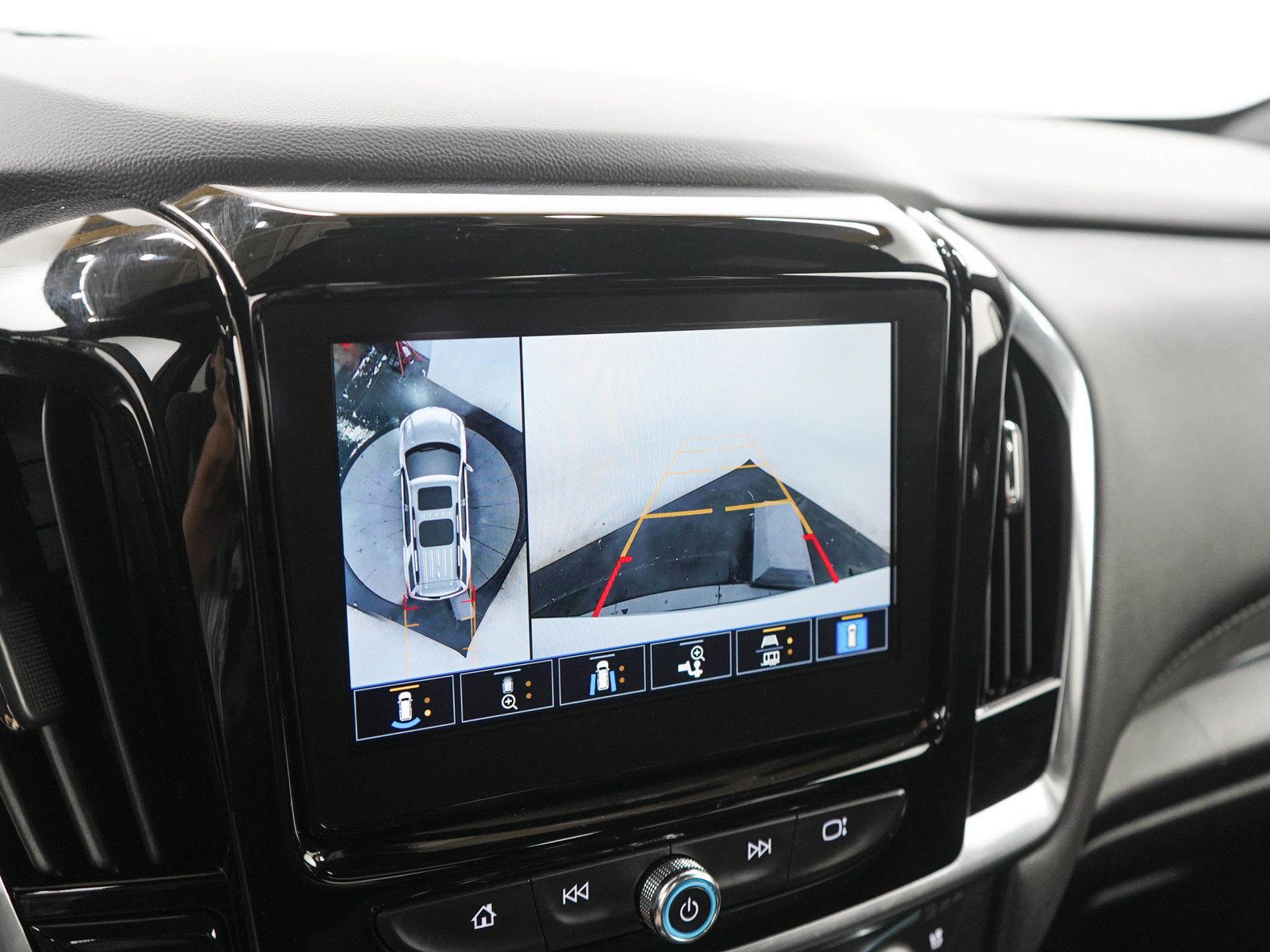 Used 2023 Chevrolet Traverse High Country w/ LPO, Floor Liner Package AWD/4WD image 23