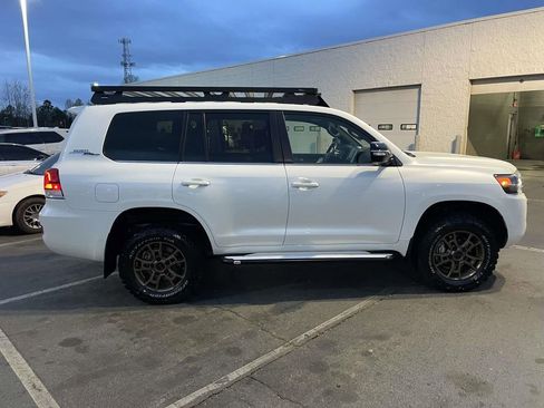 Used 2020 Toyota Land Cruiser Heritage Edition image 12