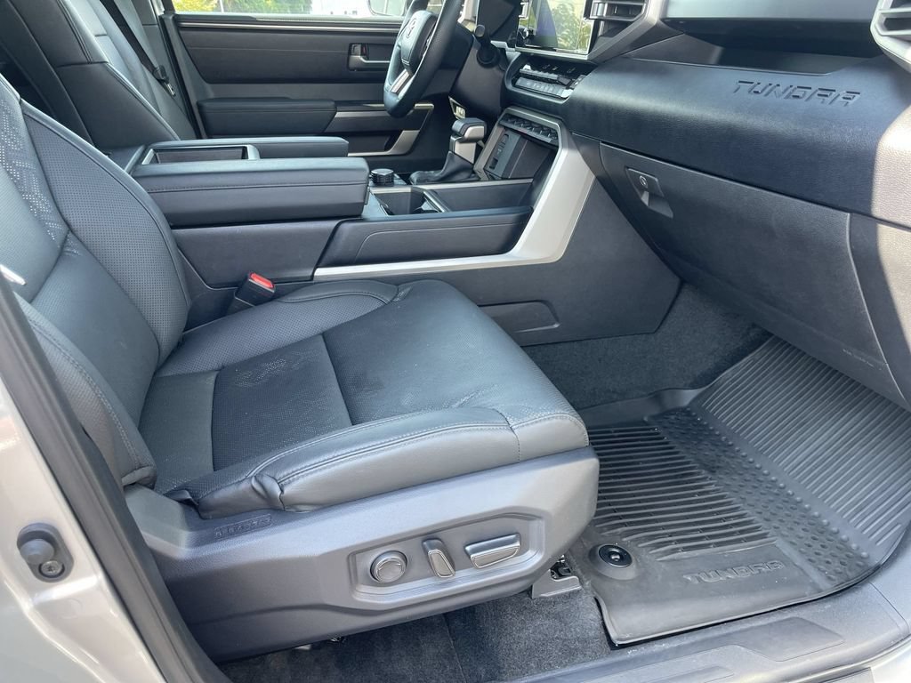 Used 2025 Toyota Tundra SR5 w/ SR5 Premium Package AWD/4WD image 33