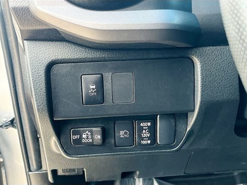 Used 2022 Toyota Tacoma TRD Off-Road w/ Technology Package AWD/4WD image 10