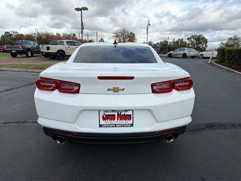 Used 2024 Chevrolet Camaro LT w/ Technology Package image 5