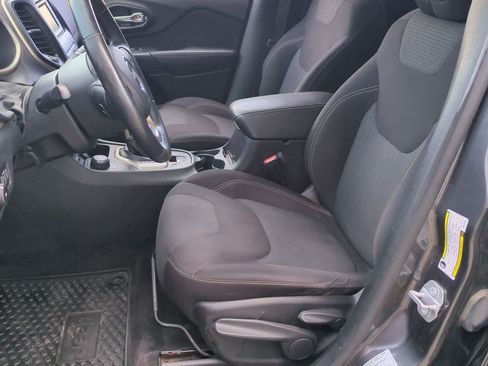 Used 2016 Jeep Cherokee Latitude w/ Cold Weather Group AWD/4WD image 15