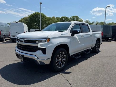 Used 2022 Chevrolet Silverado 1500 LT AWD/4WD image 3