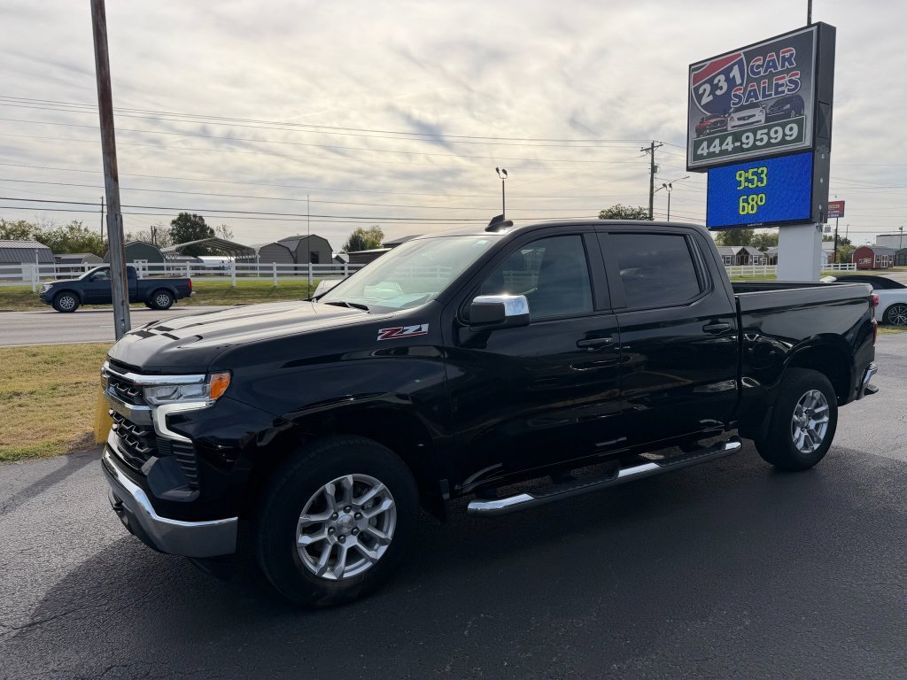 Used 2023 Chevrolet Silverado 1500 LT w/ Z71 Off-Road Package AWD/4WD image 6