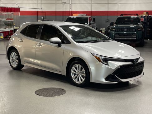 Certified 2025 Toyota Corolla SE image 2