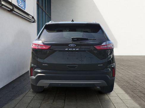 Certified 2024 Ford Edge SEL w/ Convenience Package AWD/4WD image 4