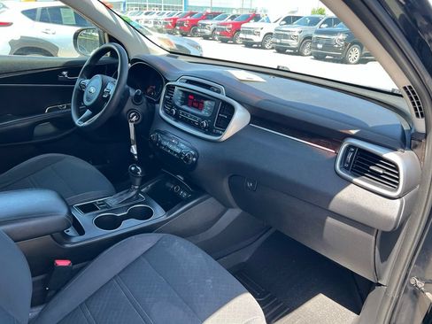 Used 2017 Kia Sorento L FWD image 25