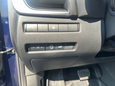 Used 2025 Nissan Rogue SV w/ SV Premium Package AWD/4WD image 13