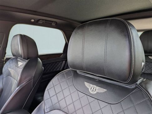 Used 2018 Bentley Bentayga image 38