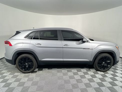 Used 2025 Volkswagen Atlas Cross Sport SE FWD image 2