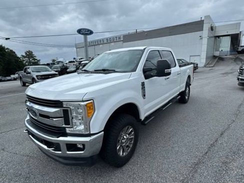 Used 2017 Ford F250 XLT w/ XLT Premium Package AWD/4WD image 4