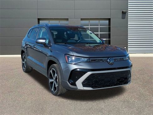 Used 2025 Volkswagen Taos SEL image 1