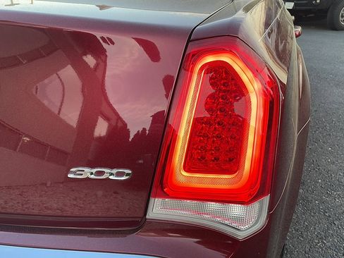 Used 2018 Chrysler 300 Touring image 18