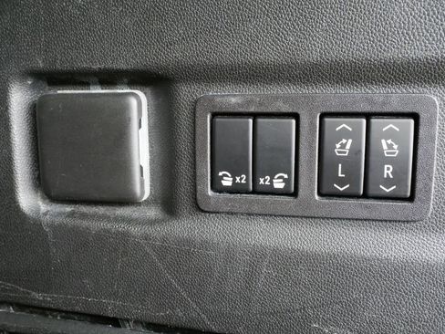 Used 2023 GMC Yukon Denali AWD/4WD image 32