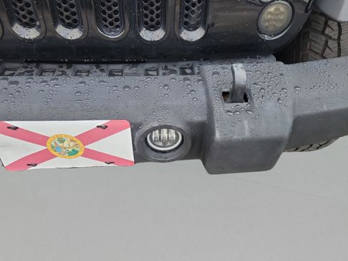 Used 2010 Jeep Wrangler Unlimited Islander image 9