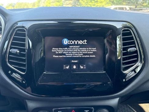 Used 2018 Jeep Compass Latitude w/ Popular Equipment Group AWD/4WD image 8