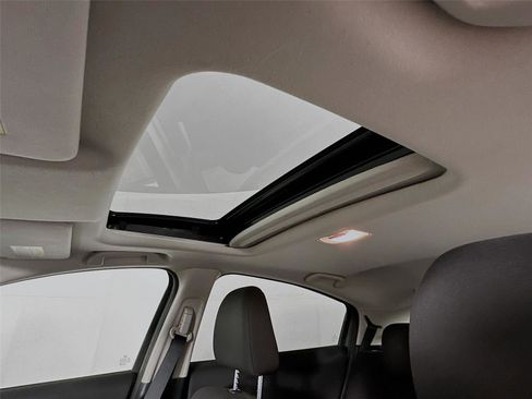 Used 2018 Honda HR-V EX image 16