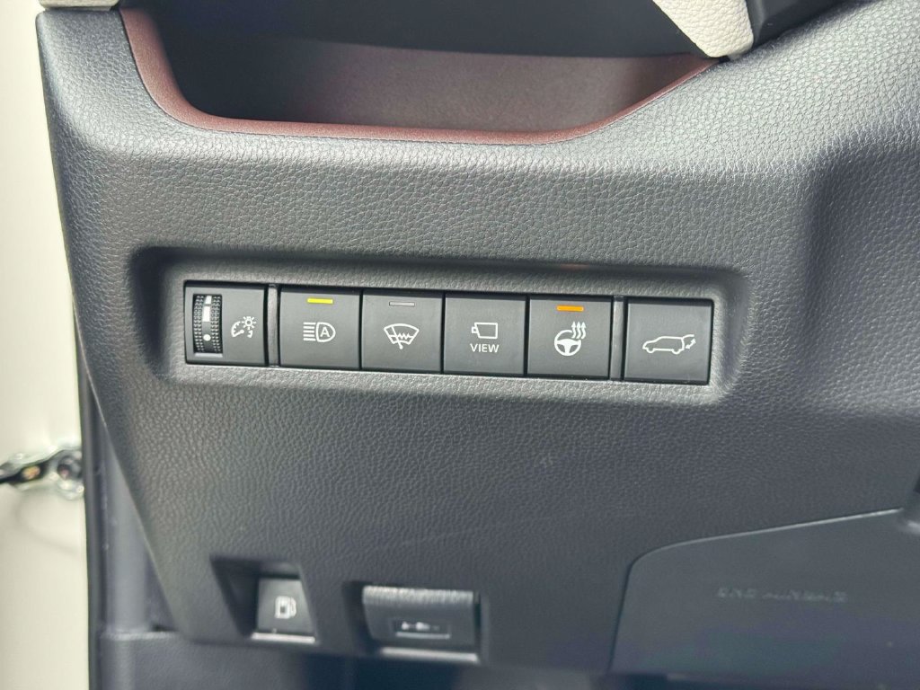 Used 2021 Toyota RAV4 Limited AWD/4WD image 21