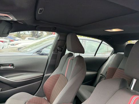 Used 2023 Toyota Corolla SE w/ SE Package image 10