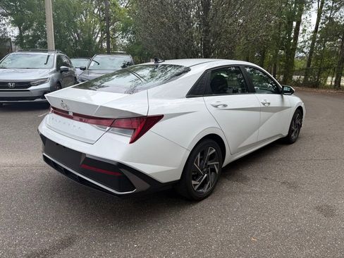 Used 2025 Hyundai Elantra SEL image 6