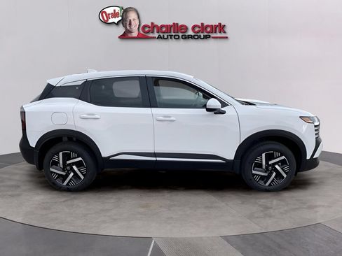 Used 2026 Nissan Kicks SV FWD image 6