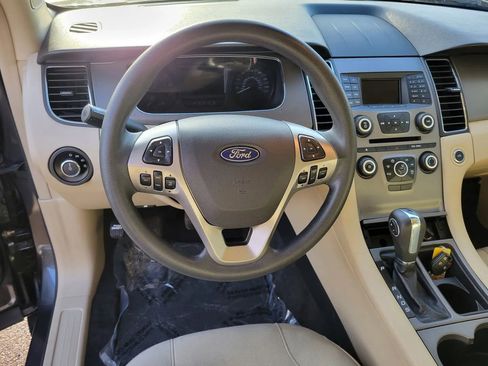 Used 2018 Ford Taurus SE image 6