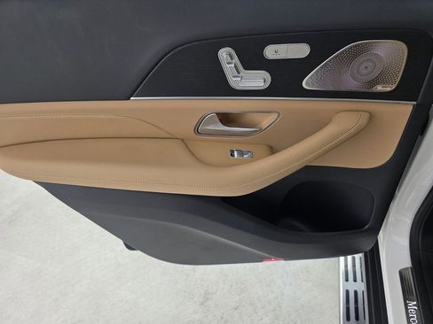 Certified 2025 Mercedes-Benz GLS 450 4MATIC image 17