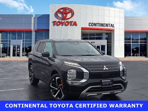 Used 2024 Mitsubishi Outlander SE image 1