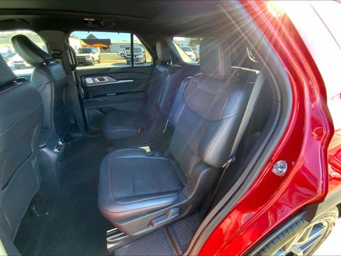 Certified 2025 Ford Explorer ST image 21