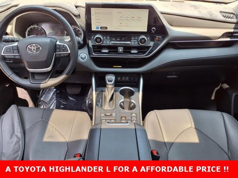 Used 2023 Toyota Highlander L image 11
