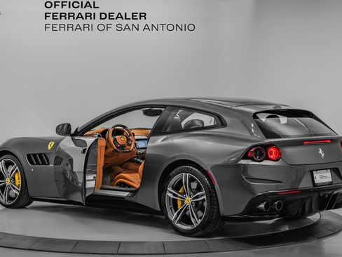 Certified 2019 Ferrari GTC4Lusso image 3