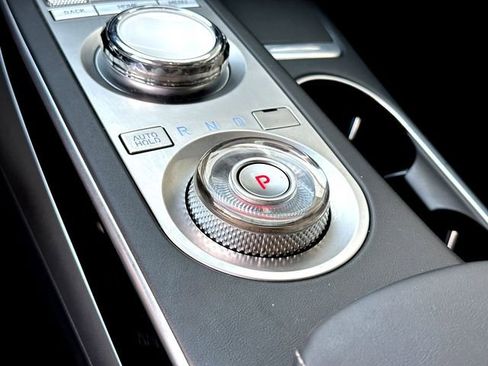Used 2025 Genesis GV70 2.5T AWD/4WD image 17