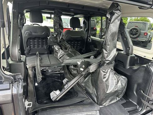 Used 2022 Jeep Wrangler Unlimited Rubicon w/ Dual Top Group AWD/4WD image 14
